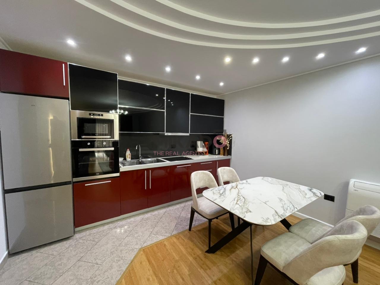 Jepet me Qira Apartament 2+1+2 tek Rruga e Elbasanit!
