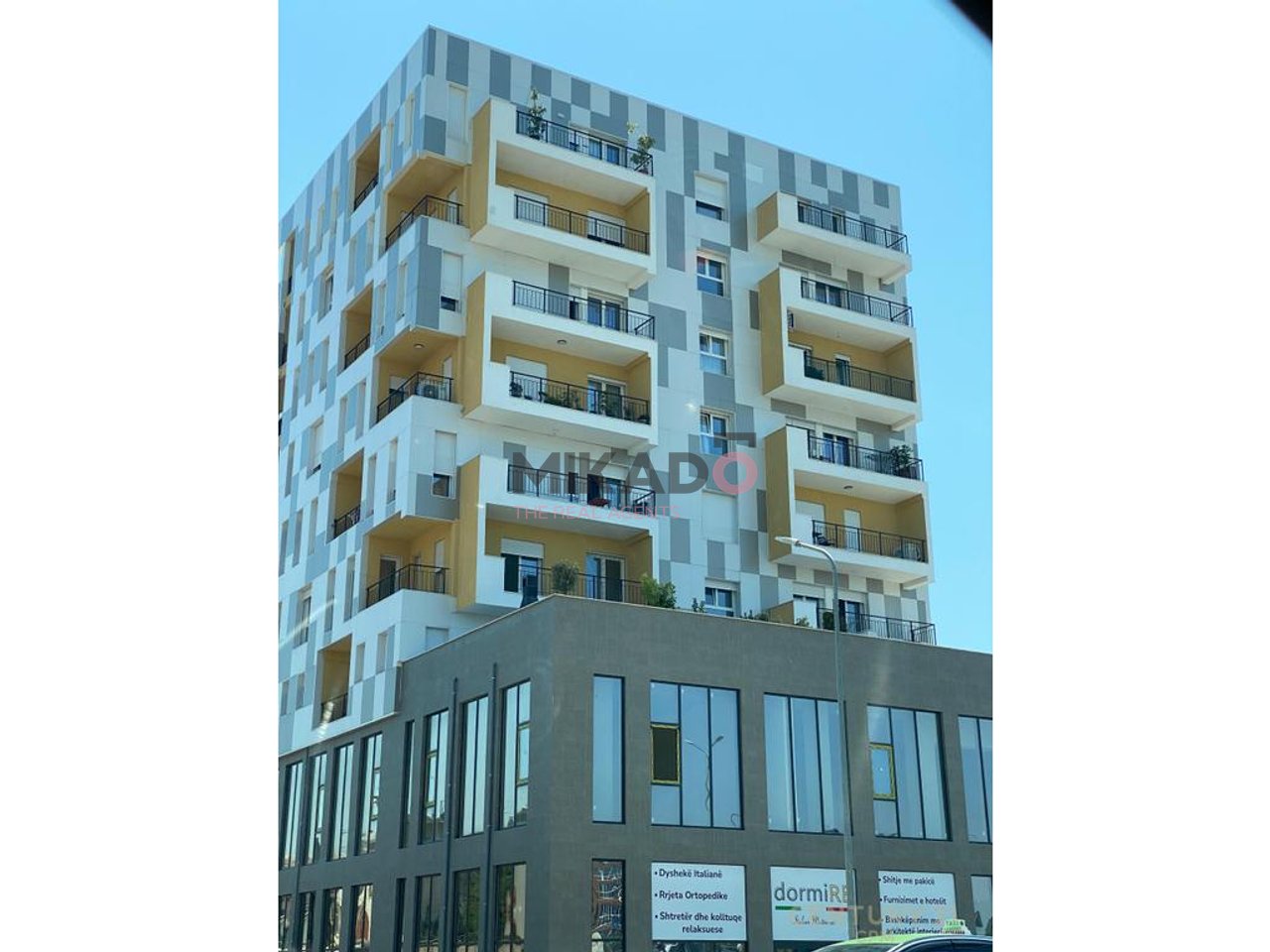 Shitet Apartament 2+1+2  - Shqiponja Square Laprake!