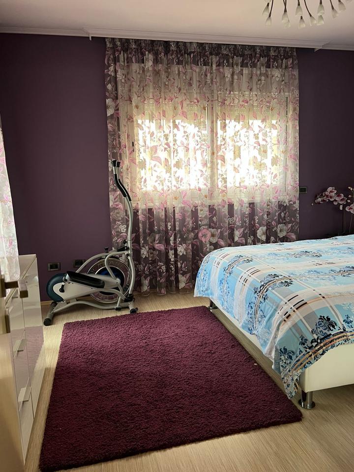 Jepet me Qira Apartament 2+1+2 tek Ish Ekspozita!