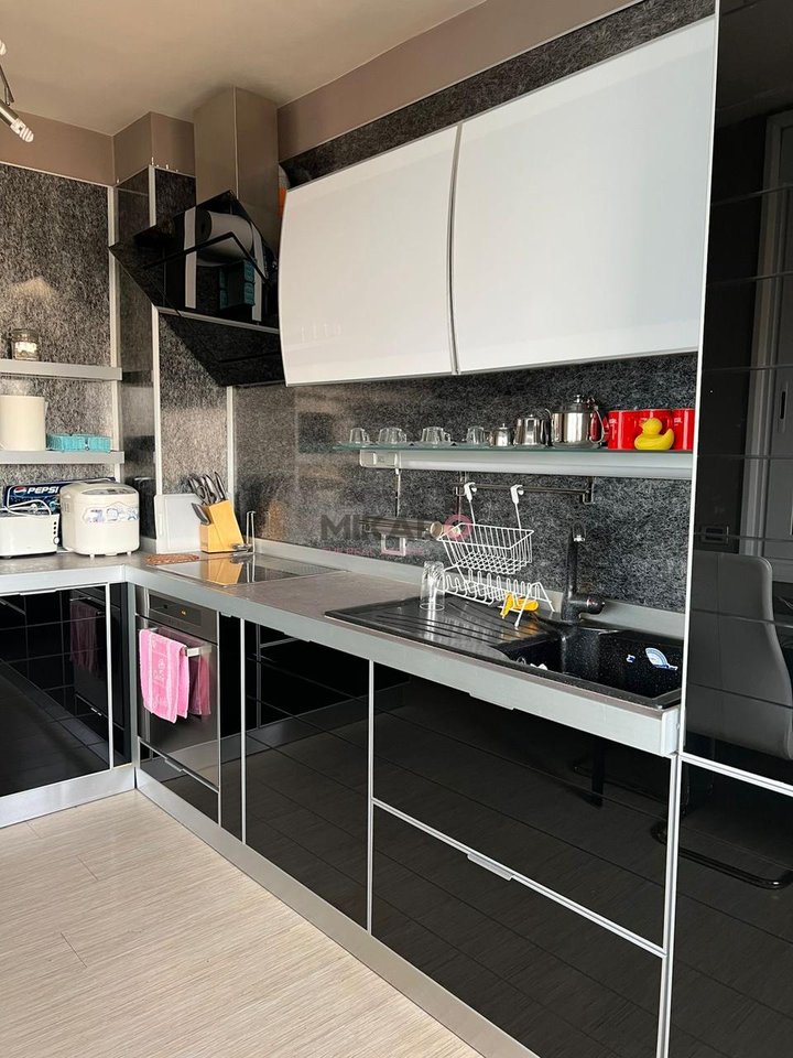 Jepet me Qira Apartament 2+1+2 tek Ish Ekspozita!