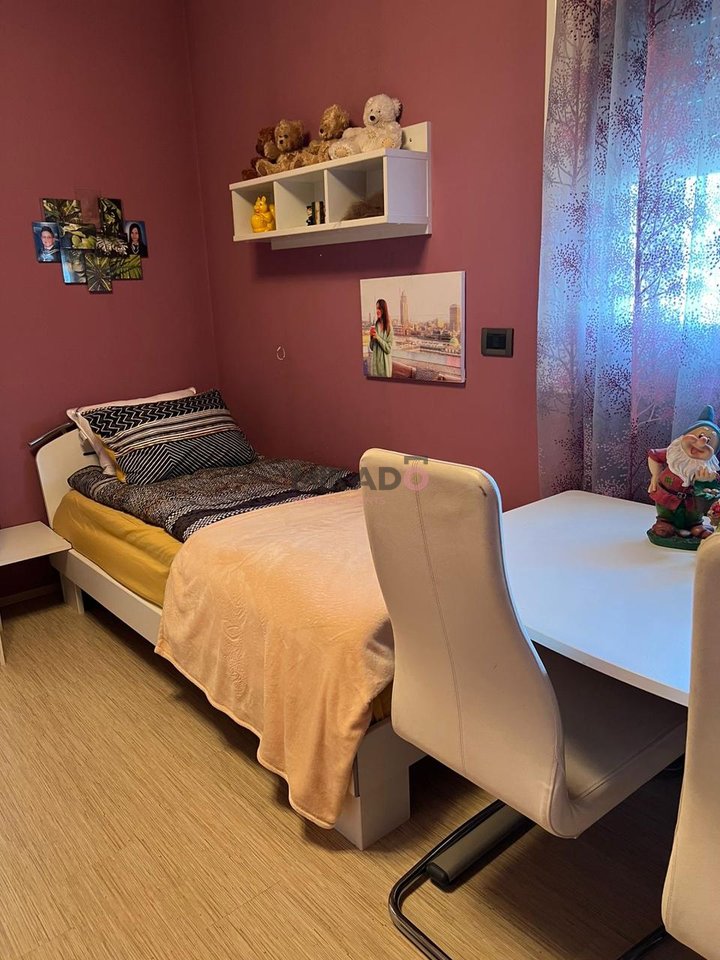 Jepet me Qira Apartament 2+1+2 tek Ish Ekspozita!