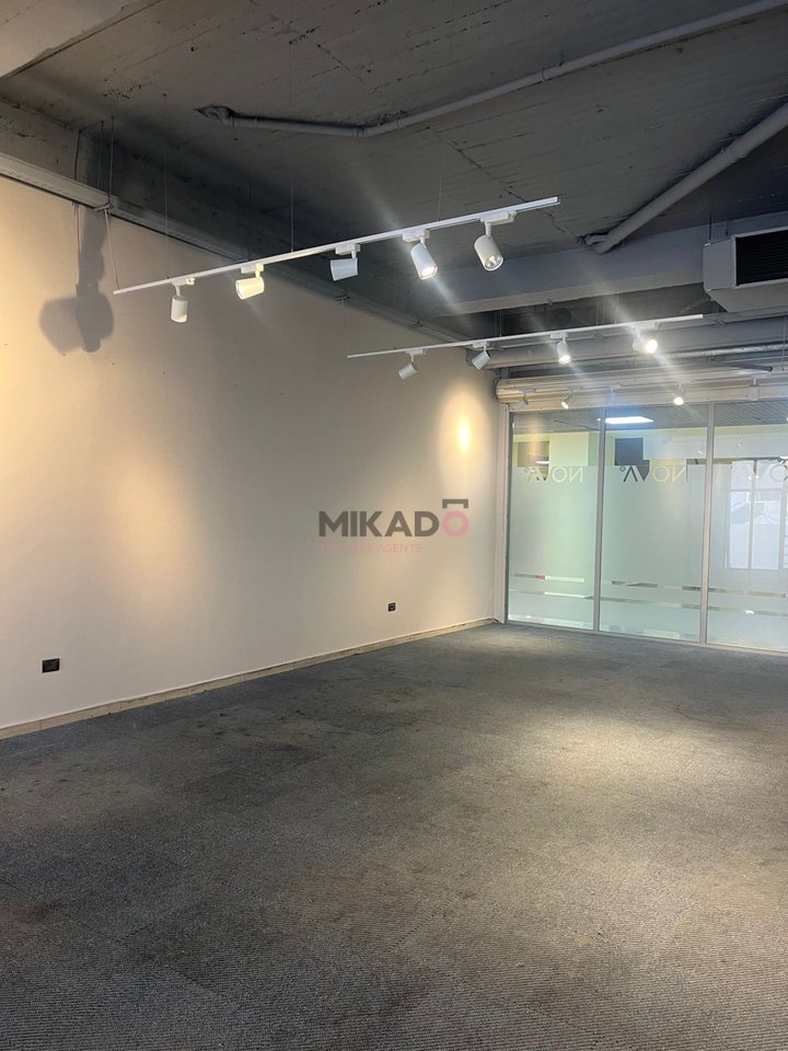 Jepet me Qira Ambient per Zyra tek Condor Center!