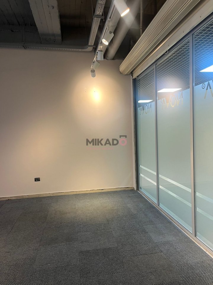 Jepet me Qira Ambient per Zyra tek Condor Center!