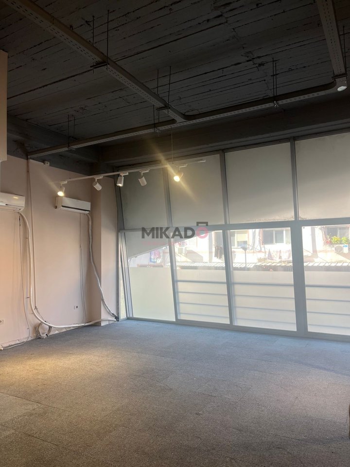 Jepet me Qira Ambient per Zyra tek Condor Center!