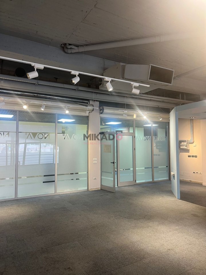 Jepet me Qira Ambient per Zyra tek Condor Center!