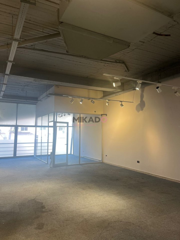 Jepet me Qira Ambient per Zyra tek Condor Center!