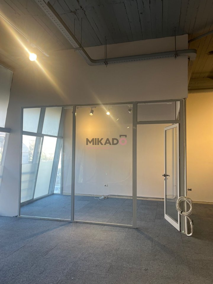 Jepet me Qira Ambient per Zyra tek Condor Center!