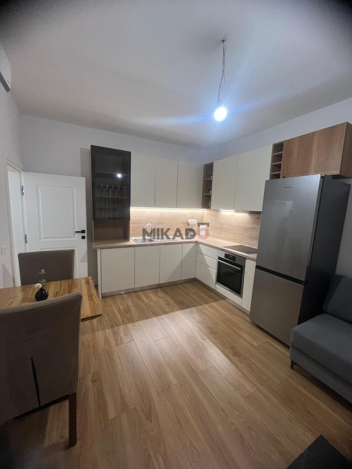 Affittasi appartamento 2+1 all'incrocio 21 Dicembre!