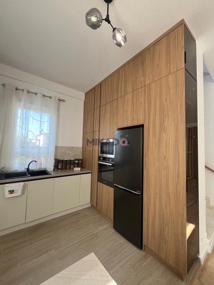 A 3-story villa for rent behind Akacia Hill 2, Mjull Bathore!