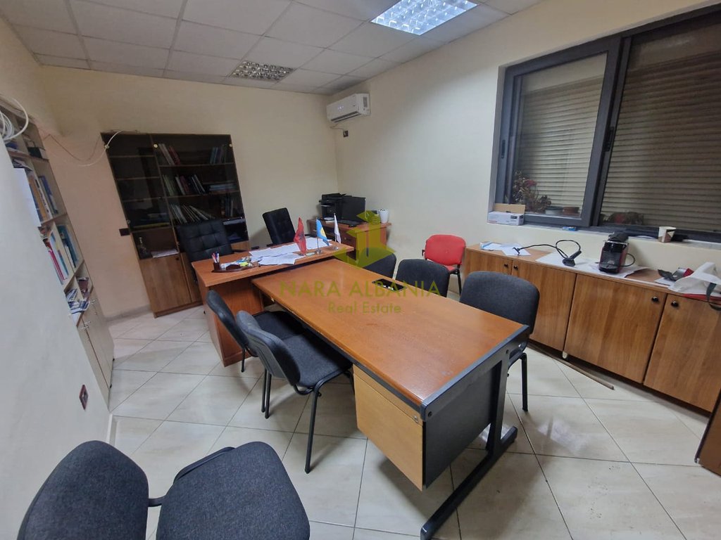 Zyrë me qira në Rruga Fortuzi, Tiranë - 400€ | 30 m²