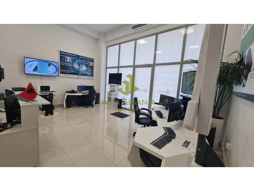 Ambient me qira në Komunën e Parisit, Tiranë - 1600€ | Sipërfaqe 110 m²