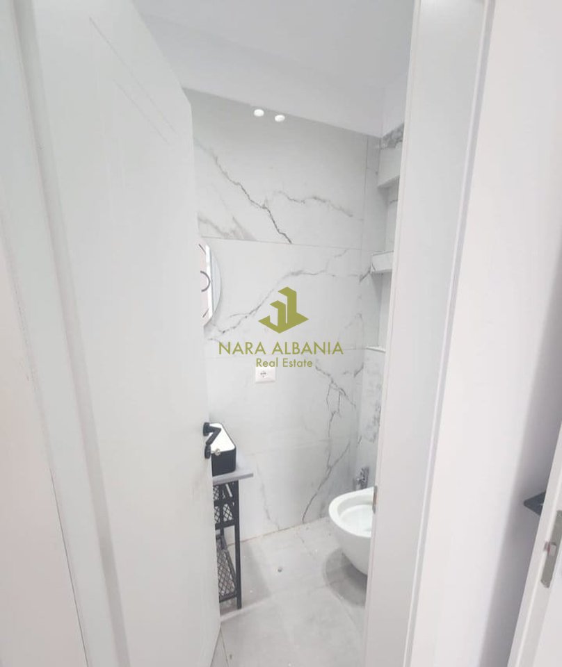 Apartament 2+1 për shitje në Komunën e Parisit, Tiranë - 225.000 Euro