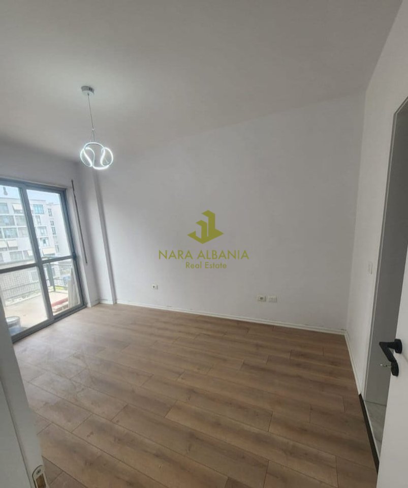 Apartament 2+1 për shitje në Komunën e Parisit, Tiranë - 225.000 Euro