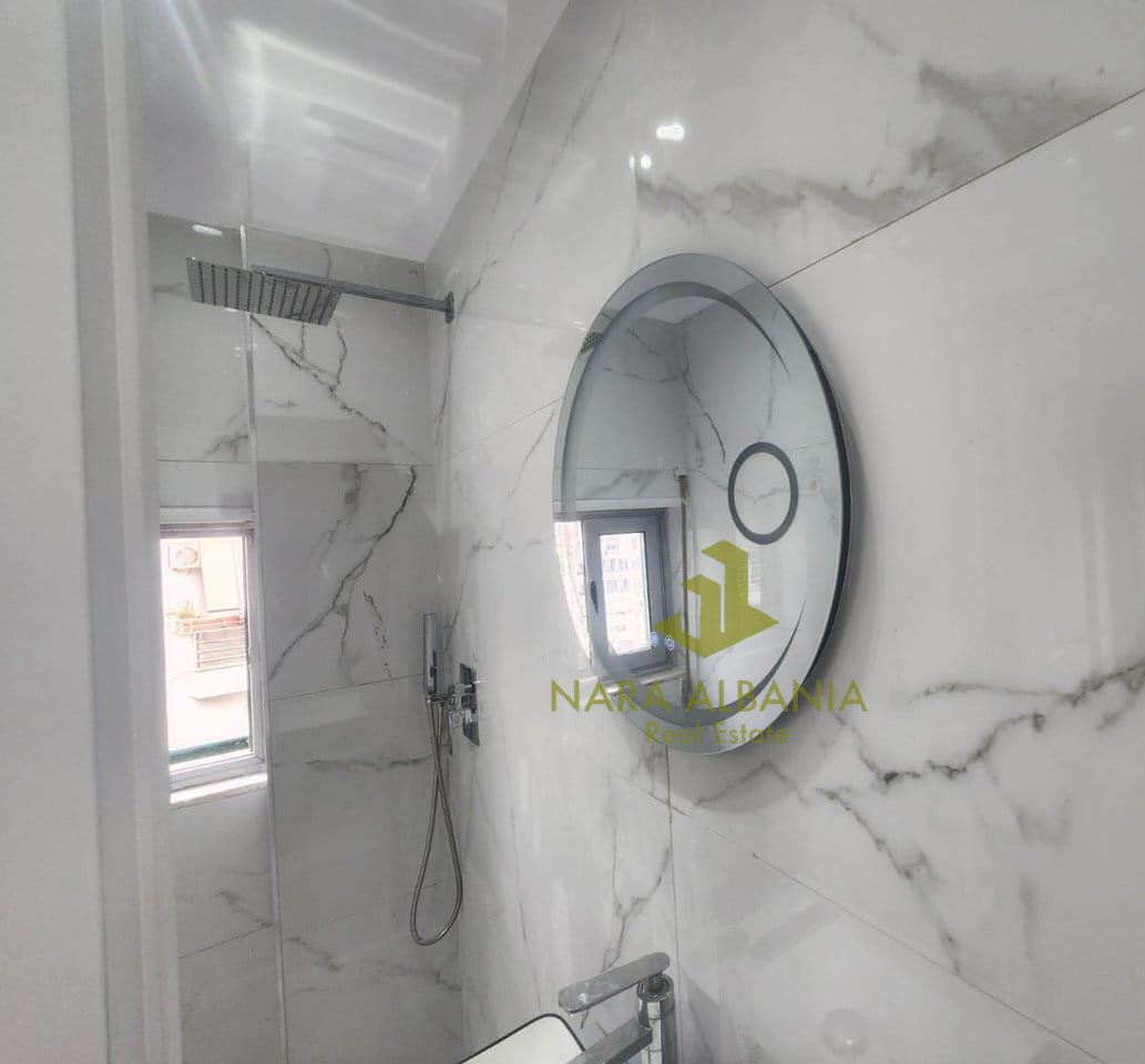Apartament 2+1 për shitje në Komunën e Parisit, Tiranë - 225.000 Euro