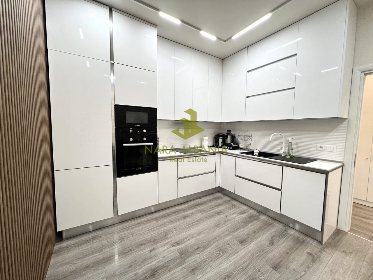 3+1+2+ Balcony Apartment for sale Komuna Parisit, Tirana - 310000 € | 110 m²