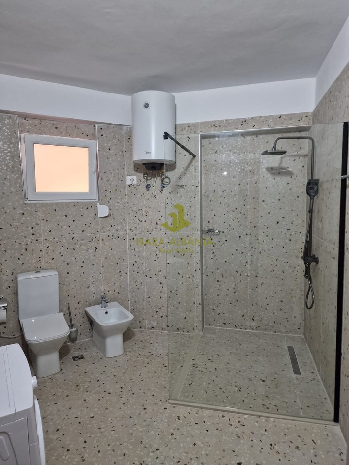 Ambient zyre me qira Garda, Bllok, Tiranë.