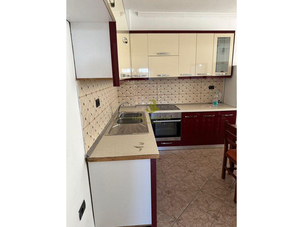 Shtëpi 2+1 Me Qira në Rruga e Dibrës, Tiranë - 600€ | 70 m²