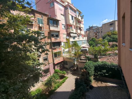 Appartamento 2+1+2 in Affitto a Scuola di Balletto, Tirana - 600€ | 110 m²
