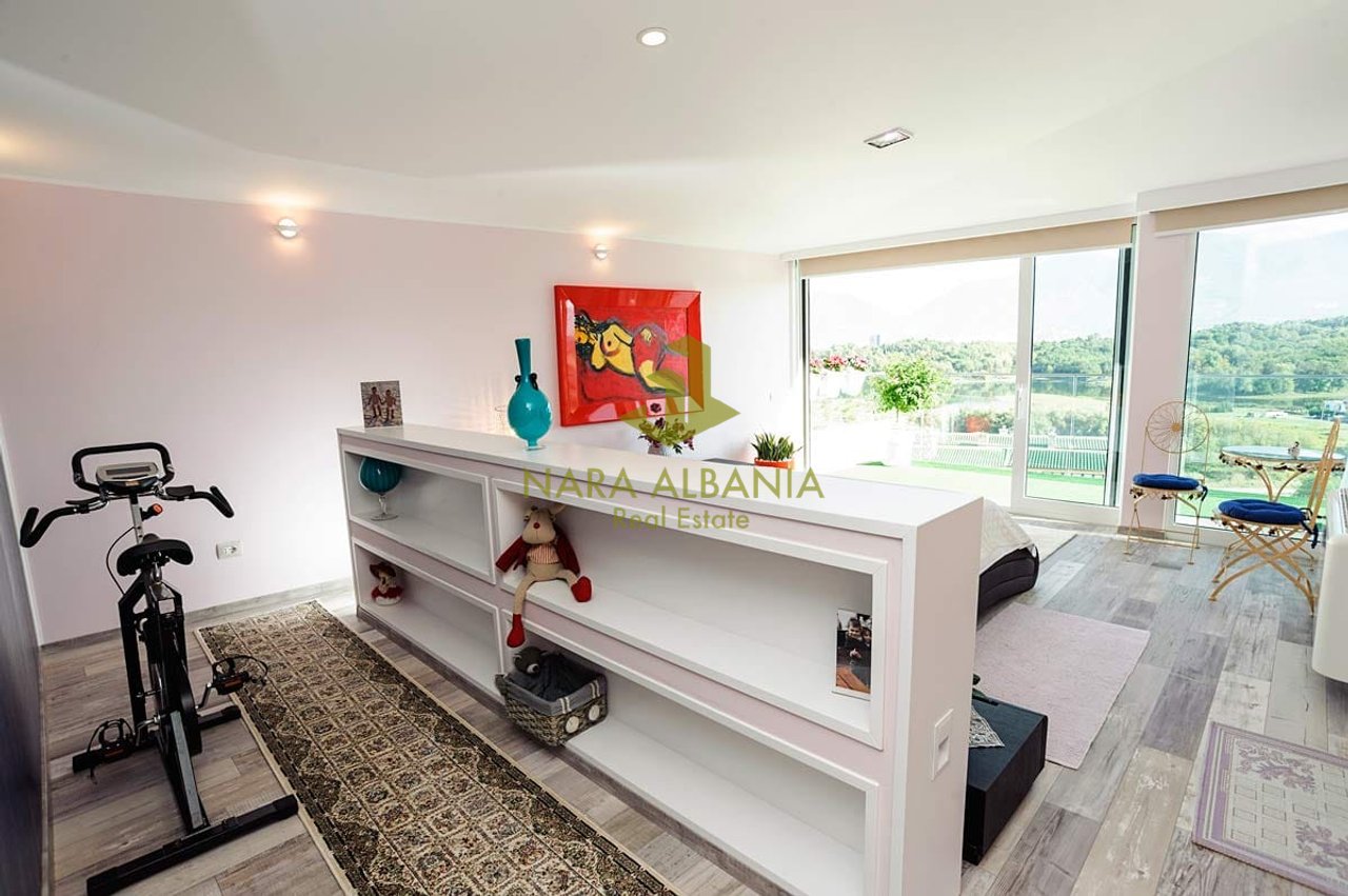 Penthouse 2+1+2 Me Qira në Liqeni i Thatë, Tiranë - 1700€ | 203 m²