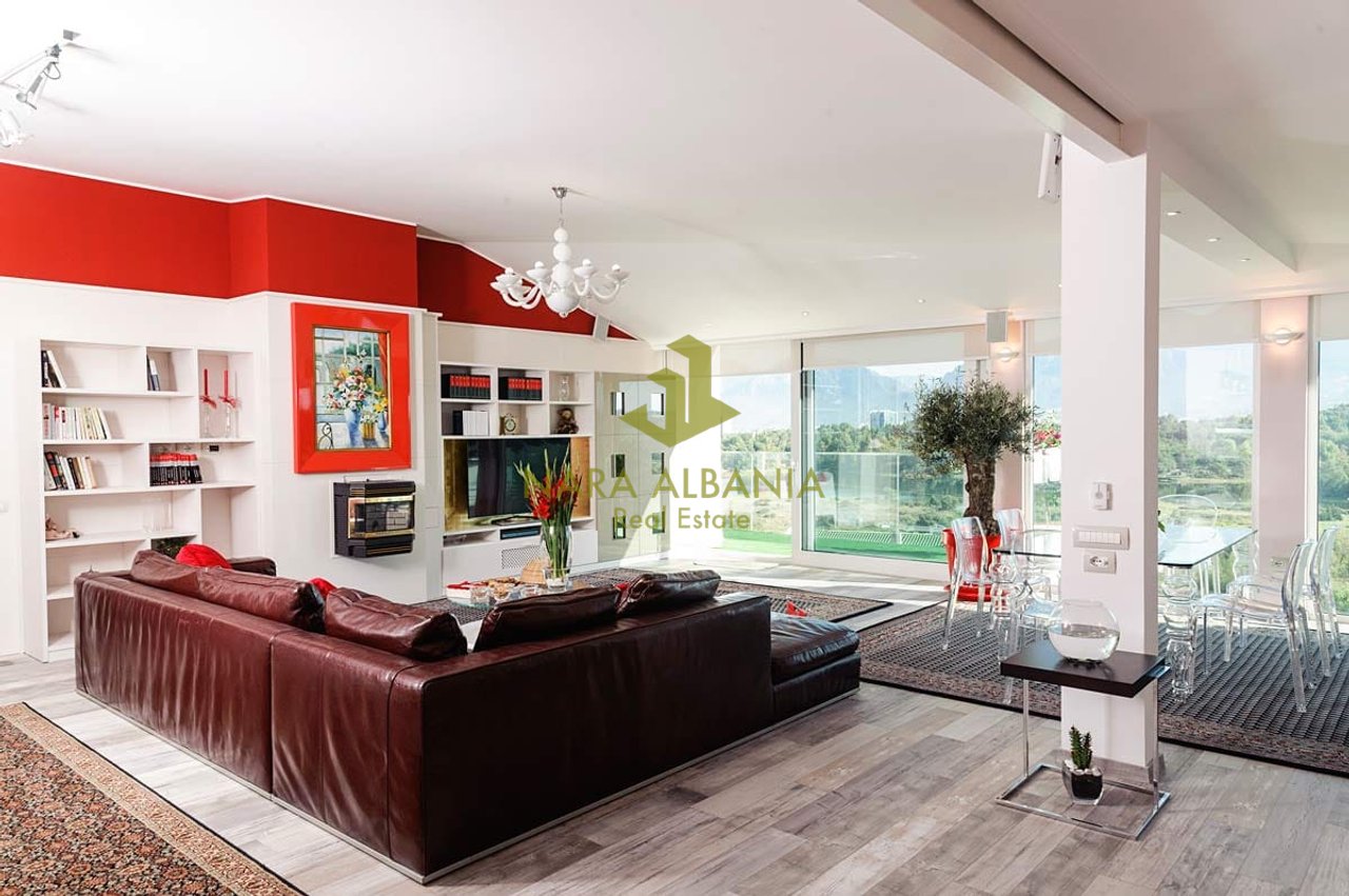 Penthouse 2+1+2 Me Qira në Liqeni i Thatë, Tiranë - 1700€ | 203 m²