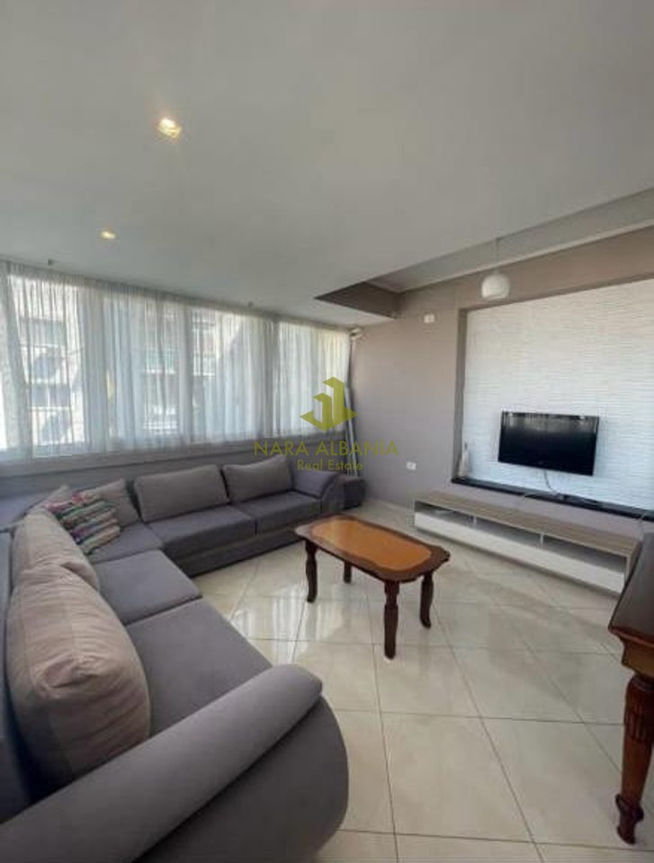 Apartament 2+1 Për Shitje në Rruga "Ndre Mjeda", Ish Parku, Tiranë - 180000€