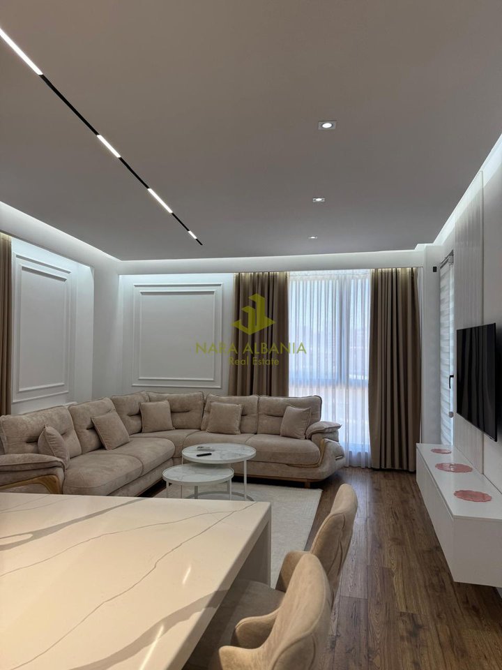 2+1+2 apartment for rent in Tirana