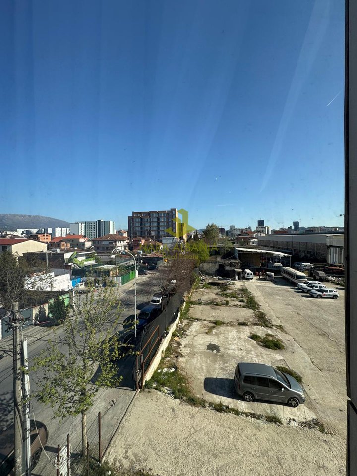 2+1+2 apartment for rent in Tirana