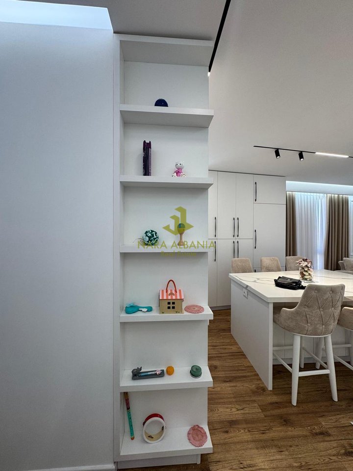 2+1+2 apartment for rent in Tirana