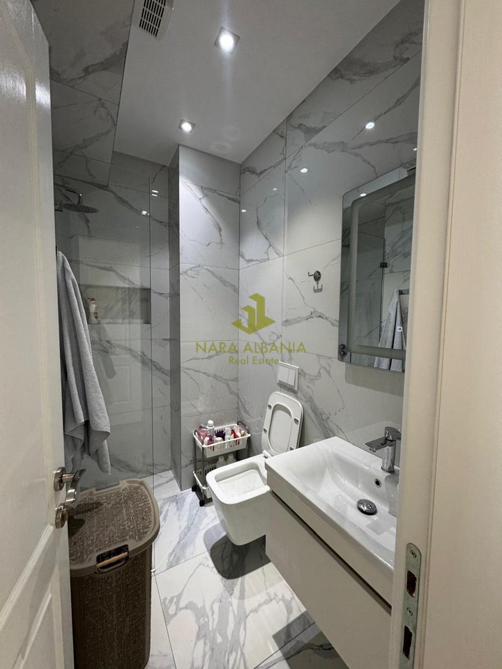 2+1+2 apartment for rent in Tirana