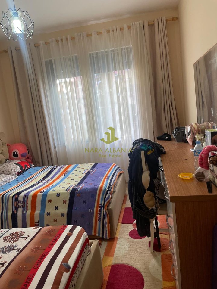 🏡 **Shitet Apartament 2+1**