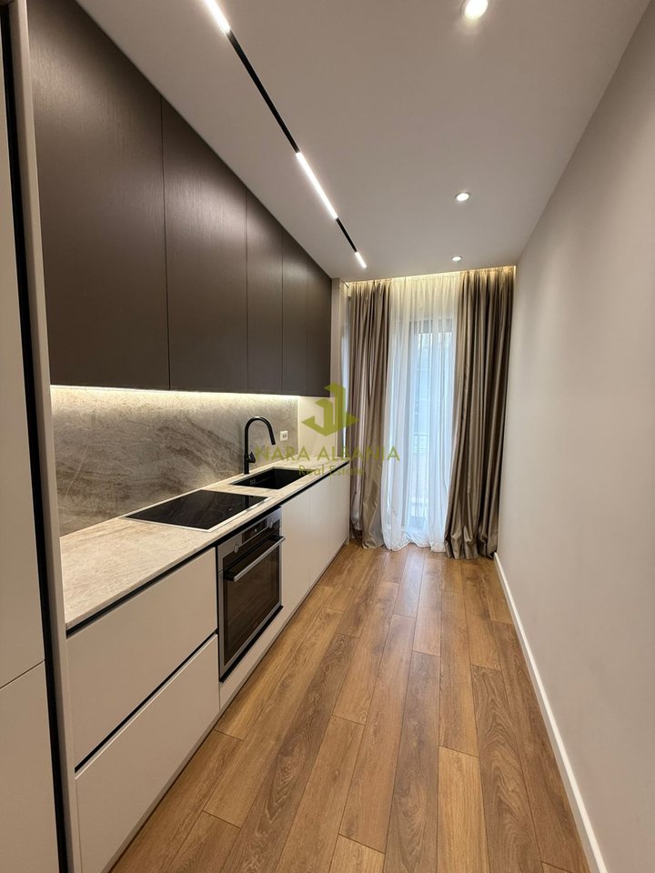 Jepet me qera apartament duplex tek Kodra e Diellit – 1,300€ / muaj 🏡✨🌿