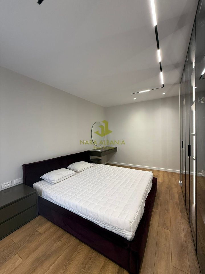 Jepet me qera apartament duplex tek Kodra e Diellit – 1,300€ / muaj 🏡✨🌿