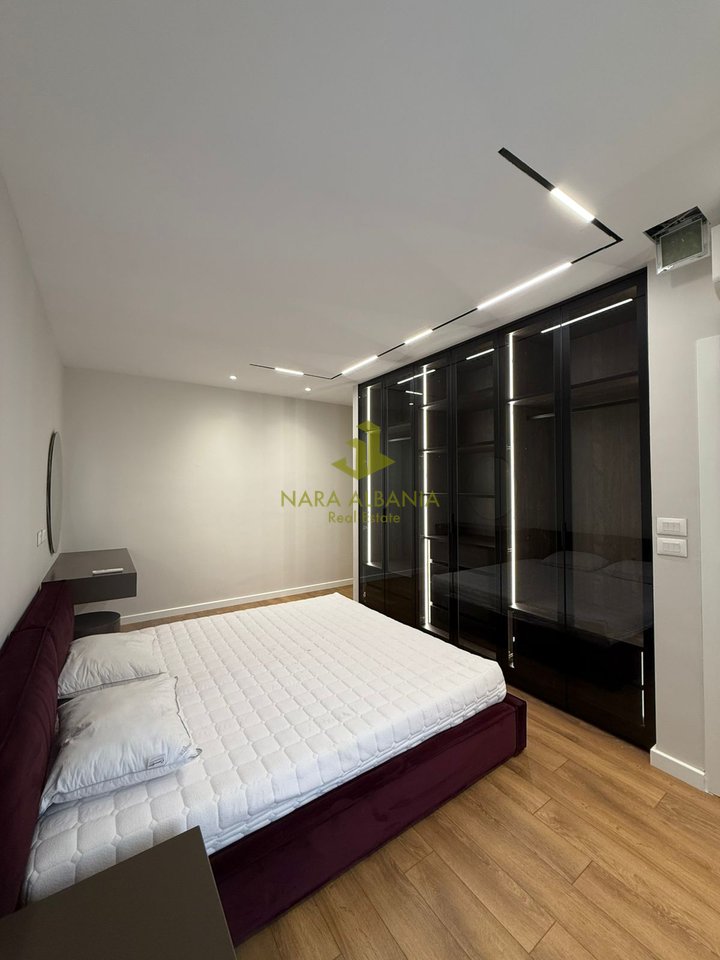 Jepet me qera apartament duplex tek Kodra e Diellit – 1,300€ / muaj 🏡✨🌿