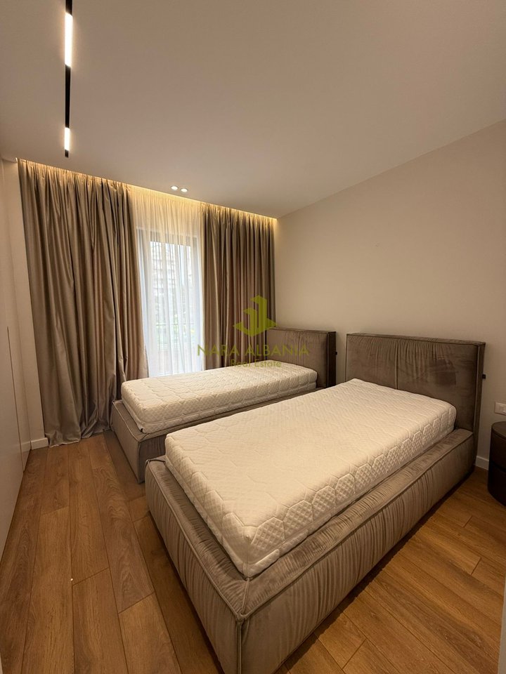 Jepet me qera apartament duplex tek Kodra e Diellit – 1,300€ / muaj 🏡✨🌿