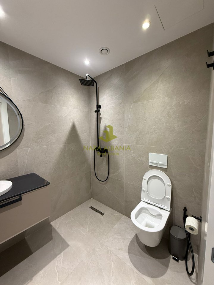 Jepet me qera apartament duplex tek Kodra e Diellit – 1,300€ / muaj 🏡✨🌿