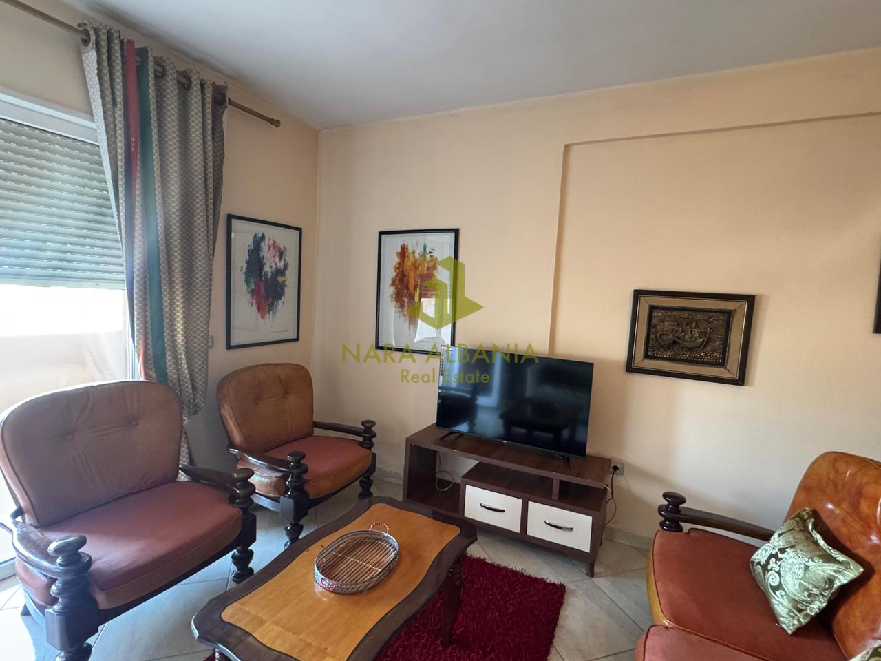 Apartament 1+1 – Rruga Ferit Xhajko, përballë ish Restorant Durrësit