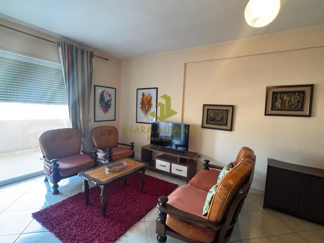 Apartament 1+1 – Rruga Ferit Xhajko, përballë ish Restorant Durrësit