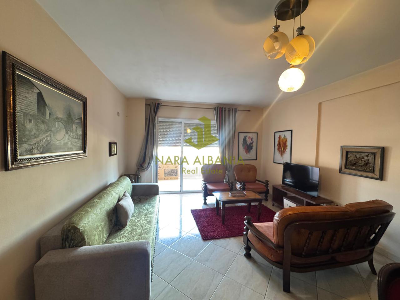 Apartament 1+1 – Rruga Ferit Xhajko, përballë ish Restorant Durrësit