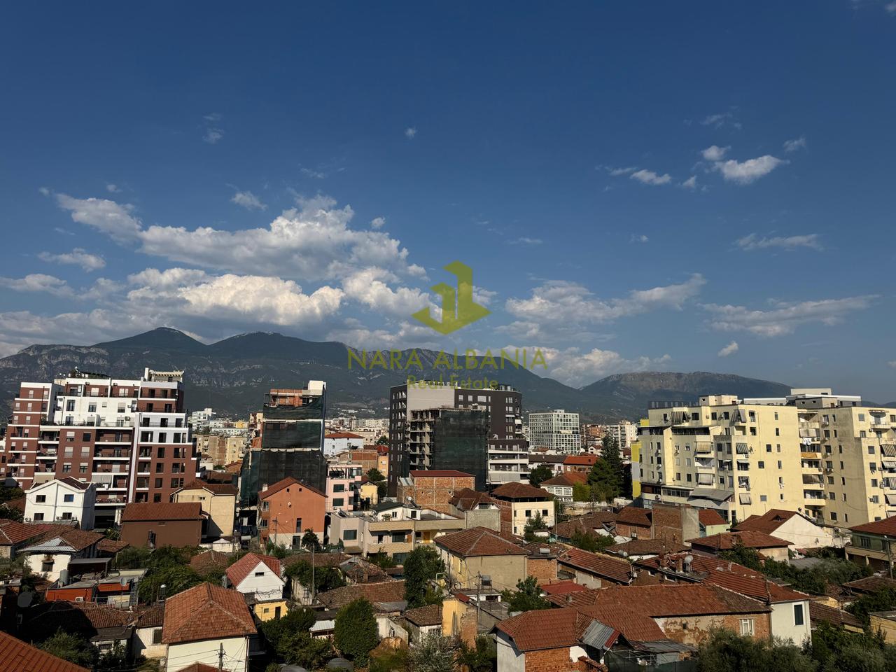 Apartament 1+1 – Rruga Ferit Xhajko, përballë ish Restorant Durrësit