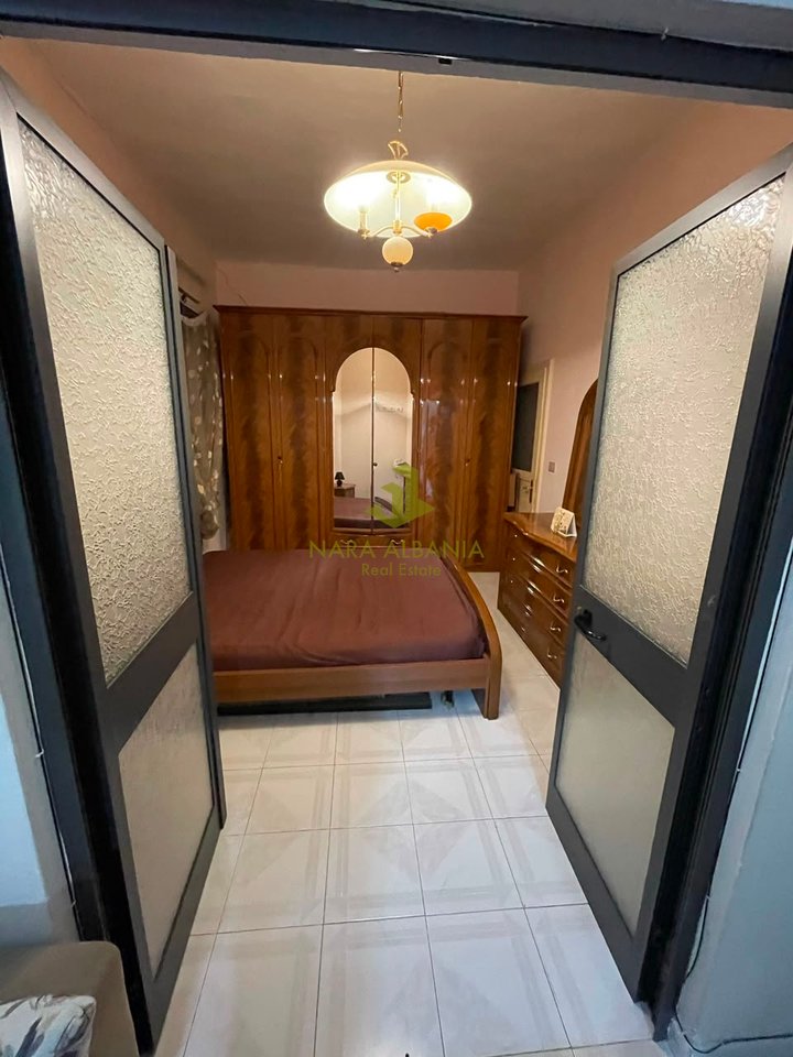 Apartament 1+1 me qira tek Vasil Shanto , rruga Njazi Demi .
