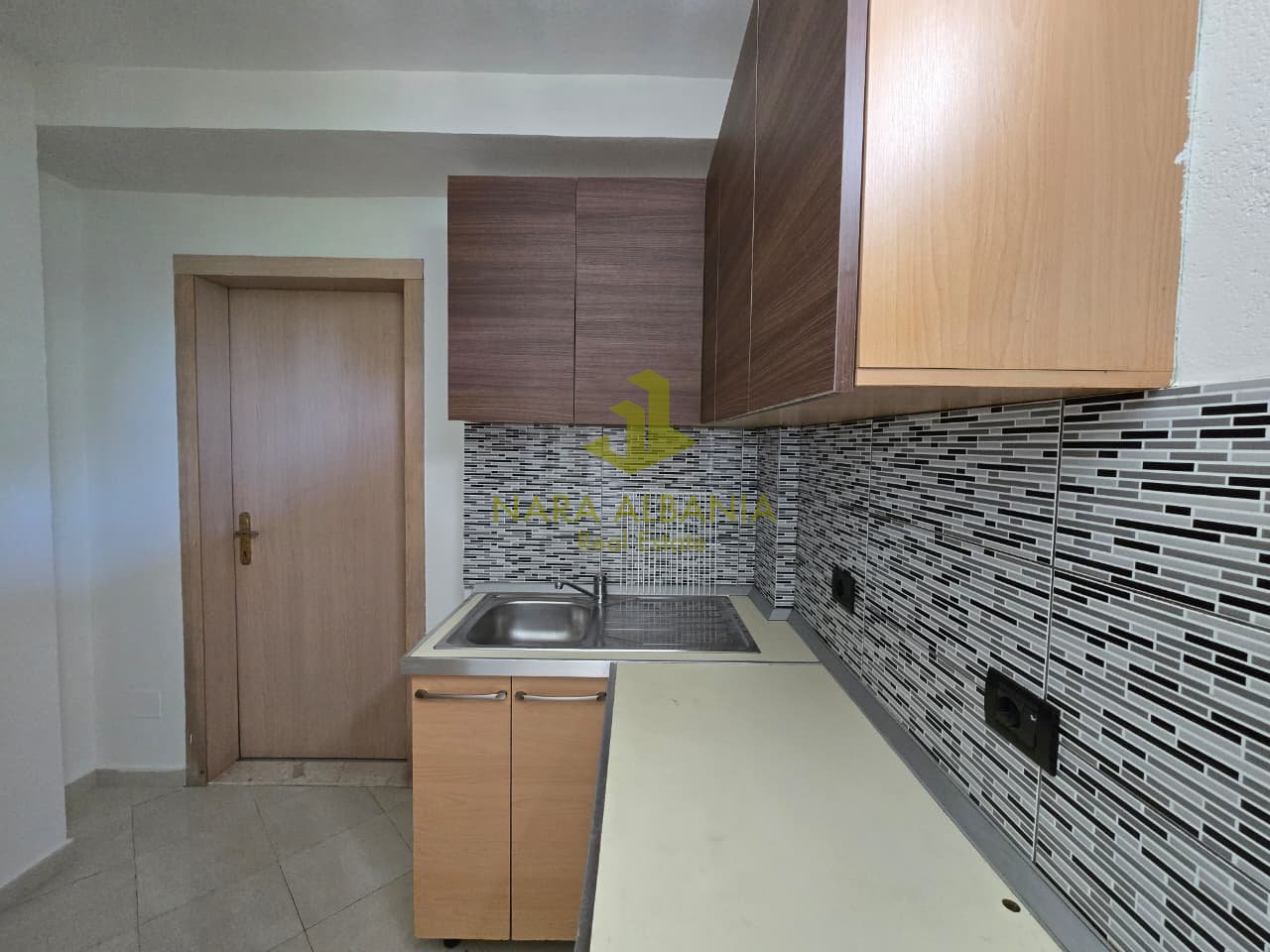 AFFITTASI – PRIMO PIANO DELLA CASA PRIVATA