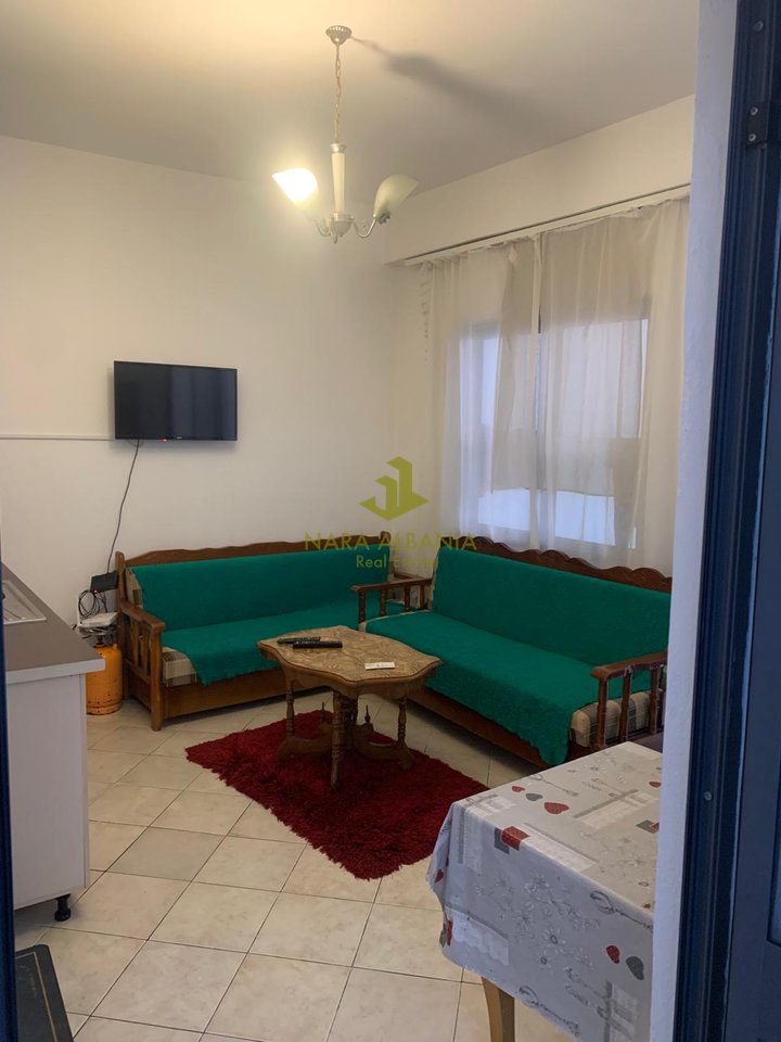 Jepet me qira apartament 1+1 – Rruga Fatmir Agalliu, Tiranë, pranë rrethrrotullimit të Shkozës