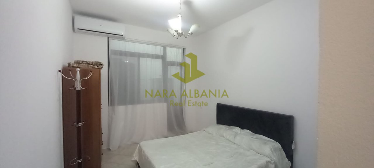 Jepet me qira apartament 1+1 – Rruga Fatmir Agalliu, Tiranë, pranë rrethrrotullimit të Shkozës
