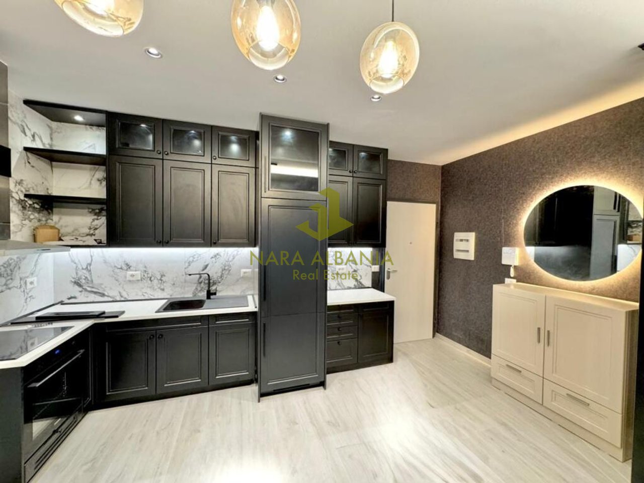 Apartament 2+1 me qira në 21 Dhjetori, Tiranë - 1300€