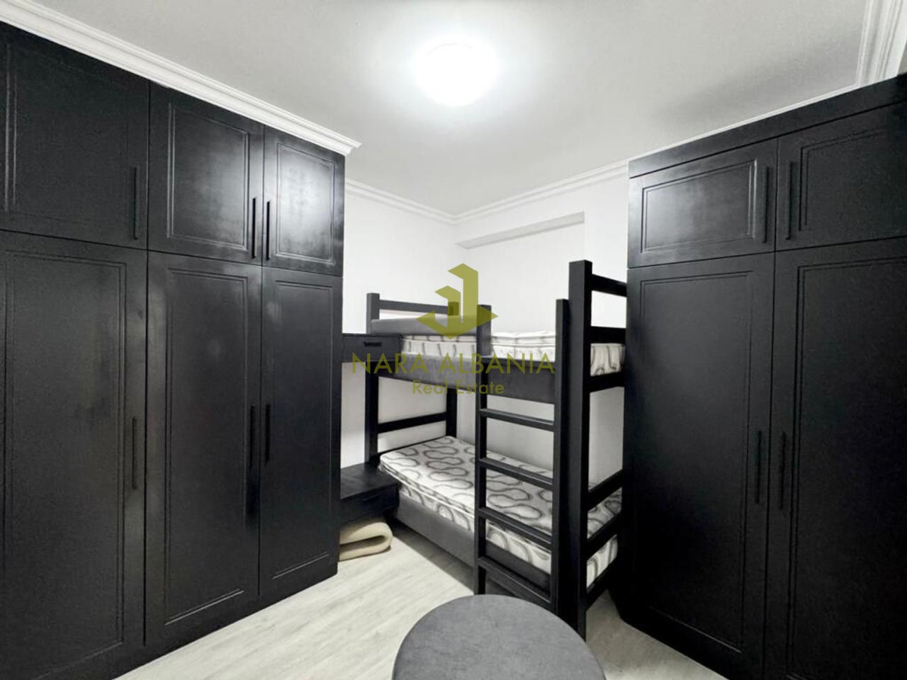 Apartament 2+1 me qira në 21 Dhjetori, Tiranë - 1300€