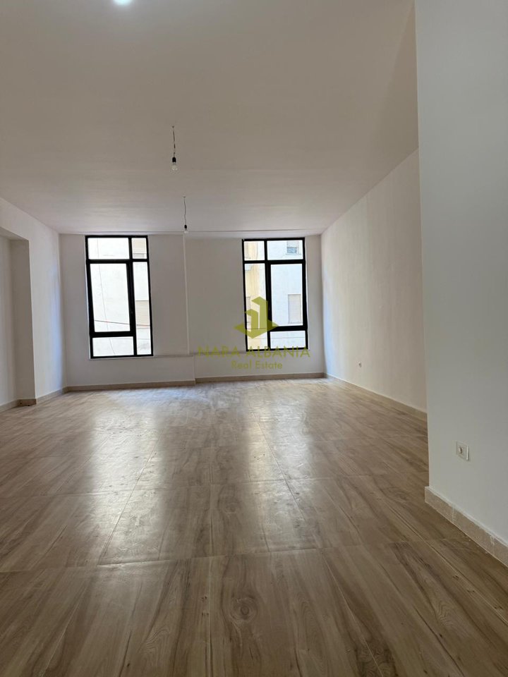 Ambient biznesi me qira Donika Center, Tiranë - 20€ m2