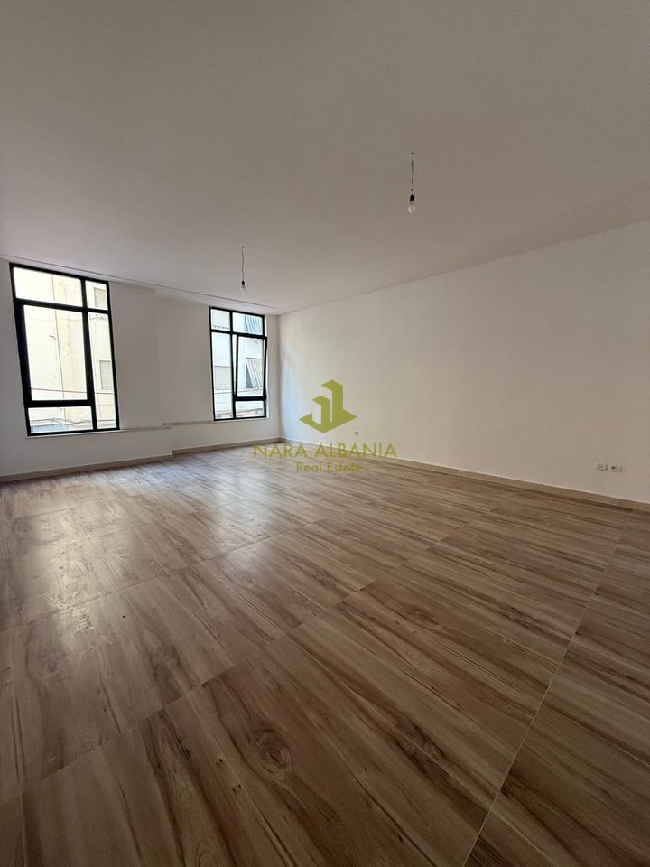 Ambient biznesi me qira Donika Center, Tiranë - 20€ m2