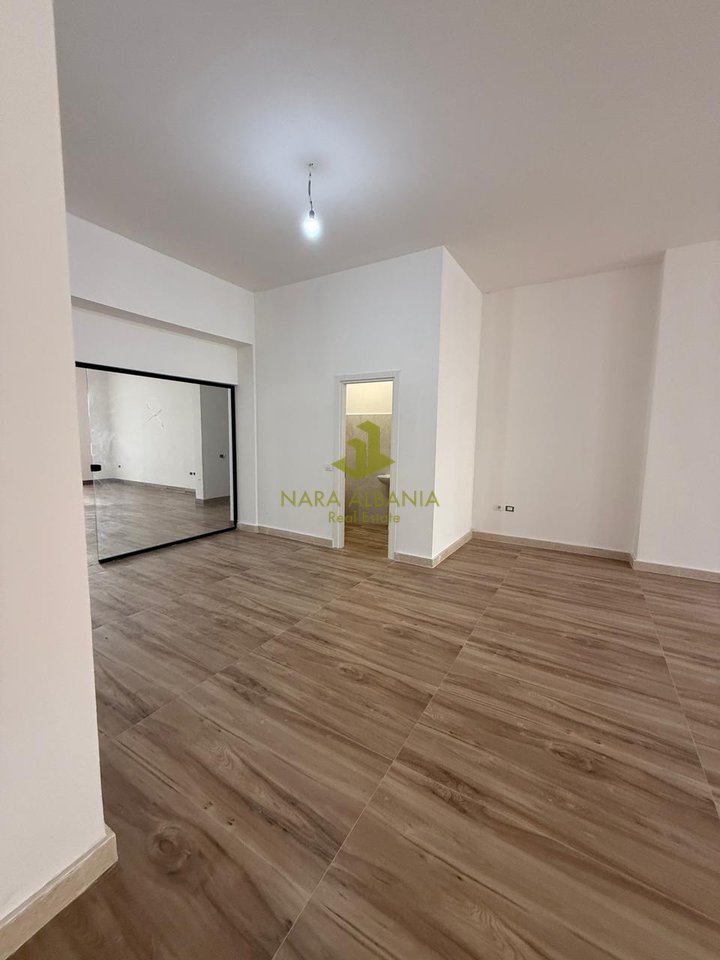 Ambient biznesi me qira Donika Center, Tiranë - 20€ m2