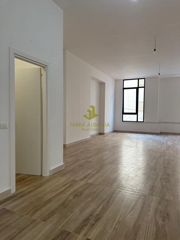 Ambient biznesi me qira Donika Center, Tiranë - 20€ m2