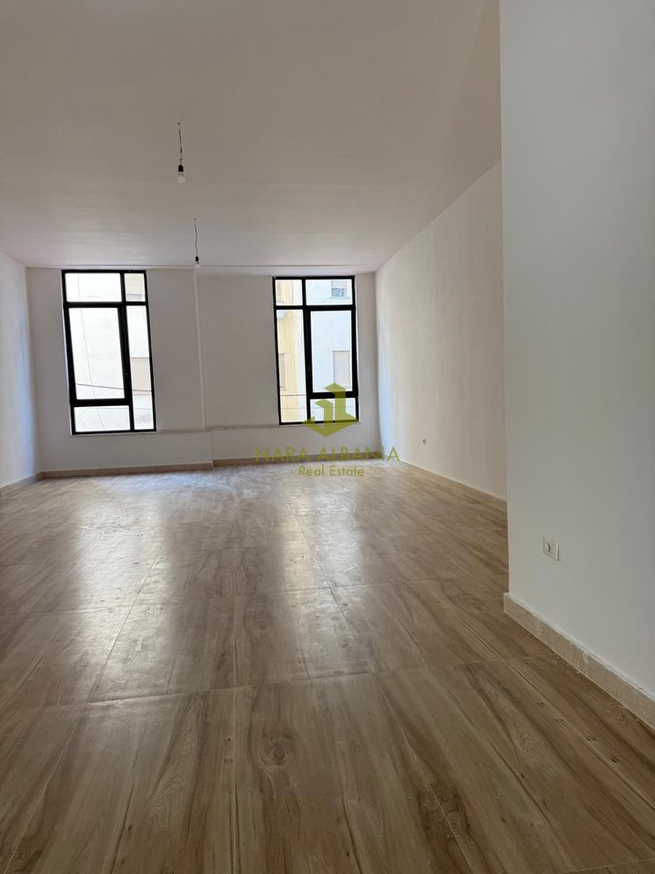 Ambient biznesi me qira Donika Center, Tiranë - 20€ m2